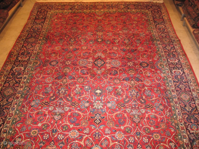 KASHAN CIRCA 1930
PERFECT CONDITION
SIZE : 252 X 372
ITEM NO. 77                       