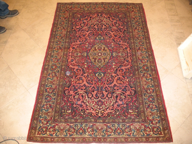 ANTIQUE ASFHAN ARMHAD 
PERFECT CONDITION
CIRCA 1900
SIZE : 133 X 211
ITEM NO. 104                     