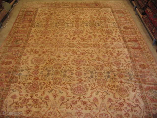 ANTIQUE USHAK CIRCA 1900
PERFECT CFONDITION
SIZE : 270 X 355
ITEM NO. 125                      