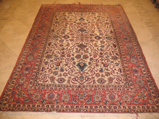 ANTIQUE ESFAHNI 
CIRCA 1900
PERFECT CONDITION 
SIZE : 151 X 220
ITEM NO. 141                     