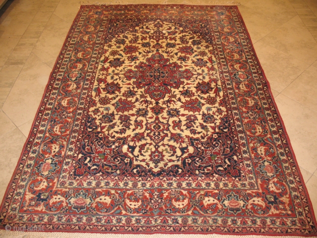 ANTIQUE ESFHANI 
CIRCA 1900
PERFECT CONDITION 
SIZE : 145 X 219 
ITEM : 142                    