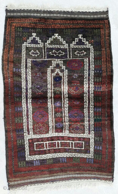 Stunning old balochi prayer rug with beautiful colors. Excellent condition. Size 137x85 cm                    
