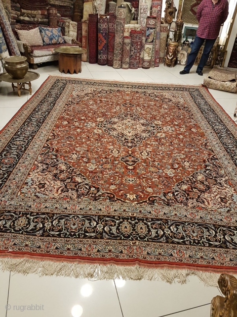 300x400cm ,an old Persian beauty,
wool&silk,vivid colours,very good condition                         