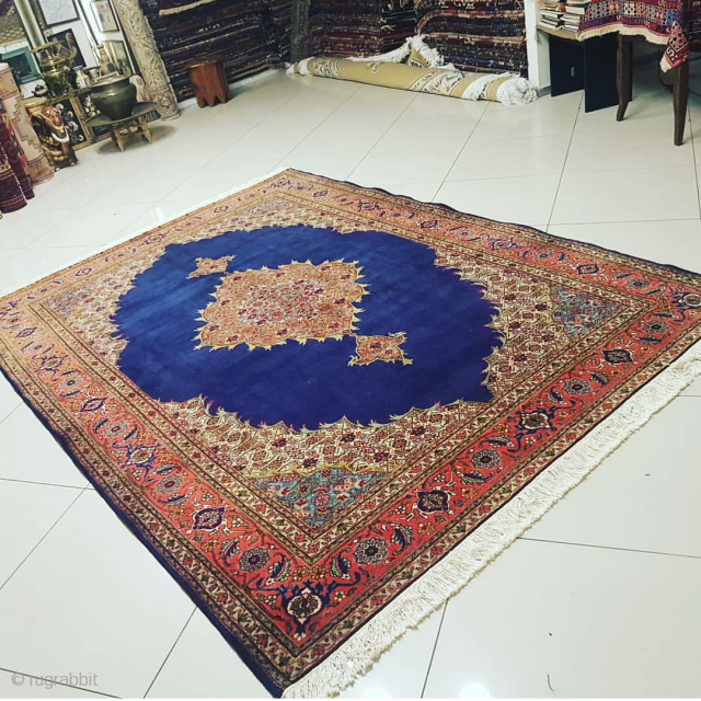 210x290cm
Persian antique wool rug for sale
Very good condition lovely colours. Can ship world wide                   