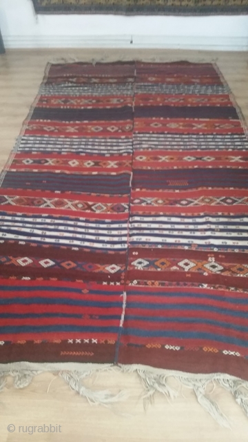 A 100 year old dowry piece from southeast of Anatolia.
Malatya Sinanli kilim...pure wool..flatwoven..vegetable dyes..very good condition handmade
180×350cm

                