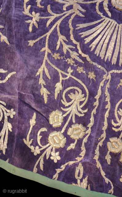 Antique Ottoman Bindalli Embroidery fragment.

Silk velvet and metallic embroidery.

Size: 132cm x 164cm / 51.9" x 64.5"                 