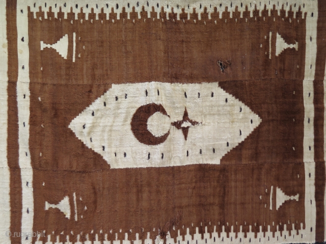 East Anatolian Siirt Rug. Some condition issues as pictured.

Size: 51.1" x 78.7" - 130 cm x 200 cm               