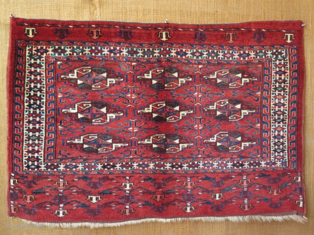 Turkmen Yomud chuval. Great full pile and good condition. Size: 73 cm x 111 cm - 28.5" x 48.5"              
