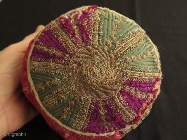 Afghan Metallic and Silk Embroidered Hat.

Fine silk and strong metallic running and couching stitch embroidery.

Size: 4.7" - 12 cm high and 6.7" - 17 cm wide in diameters.     