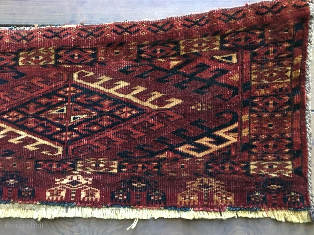 Antique Turkmen Yomud Torba with all natural dyes and in excellent condition.
Field consists of dyrnak guls. Side cords original and top fold over complete. Size: 52" X 13"/132 X 33cm. Unusual skirt  ...