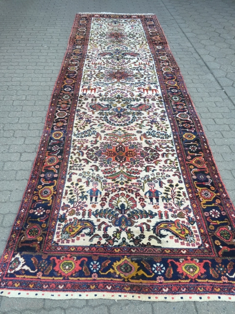 Persian Bakhtiary Kelley, lovely details like men on horses, size: ca. 490x150cm / 16'1''ft x 4'9''ft , age: circa 1920             