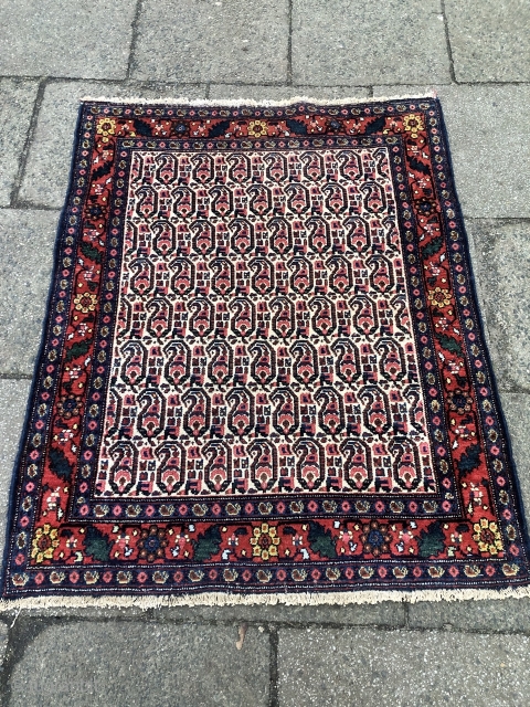 A lovely small antique Persian Senneh rug, size: 137x107cm / 4'5''ft by 3'5''ft                    