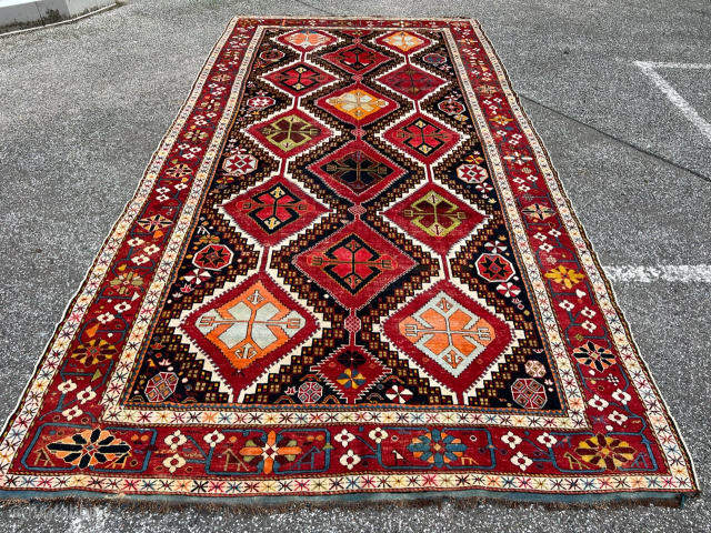 A large antique Caucasian Shirvan rug. Rare large size: ca. 400x205cm / 13‘2ft by 6‘8ft  http://www.najib.de                