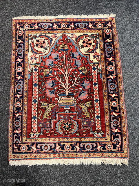 A lovely small antique Persian Heriz prayer rug with lions. Size: ca. 95x75cm / 3‘1ft by 2‘5ft  http://www.najib.de              