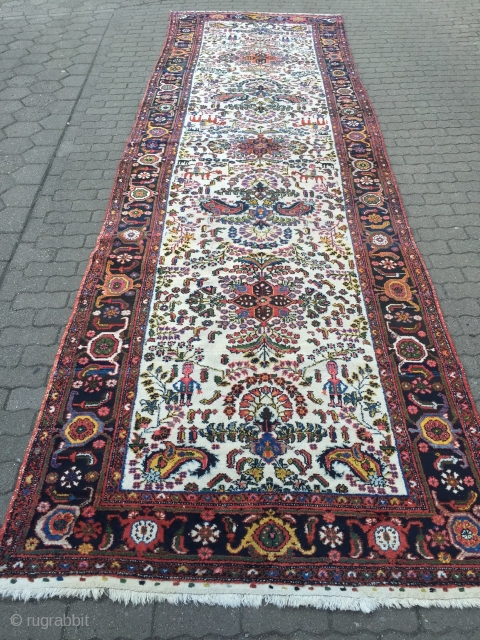 Persian Bakhtiary Kelley, lovely details like men on horses, size: ca. 490x150cm / 16'1''ft x 4'9''ft , age: circa 1920             