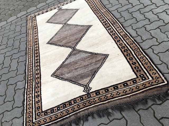 Minimalistic old Southpersian Salt and Pepper Gabbeh rug, good condition. Size: 230x140cm / 7'6''ft x 4'6''ft                 