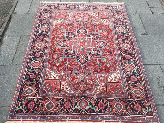 Fine Persian Heriz rug, very good condition, small size: 195x145cm / 6'4''ft x 4'8''ft                   