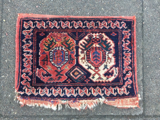 Antique Afshar bag with birds. Origin: Southpersia. 19th century. Size: ca 40cm x 30cm / 1'3'' x 1'ft Nice collector´s piece. Some moth damage. 
        