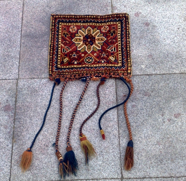 Antique little Qashghai bag , nice collector´s piece. Size : ca 35cm x 30cm                   