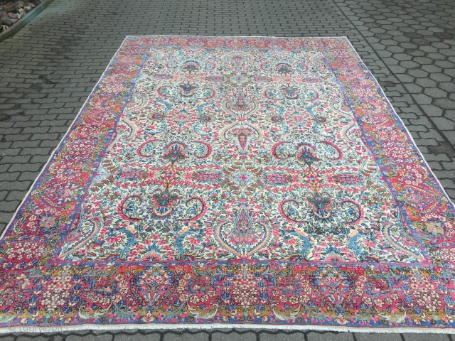 Fine antique Persian Kirman carpet, very decorative. Size: ca. 390x280cm / 12'8''ft x 9'2''ft                   