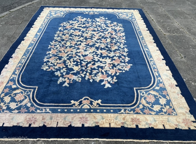 A highly decorative antique Chinese Art Déco rug from the 1920’s, size: ca. 350x275cm / 11’5ft by 9ft               