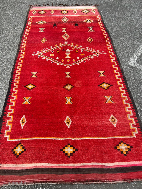 A vintage Moroccan Berber rug from the middle Atlas mountains, size: ca. 320x165cm / 10‘5ft by 5‘4ft http://www.najib.de               