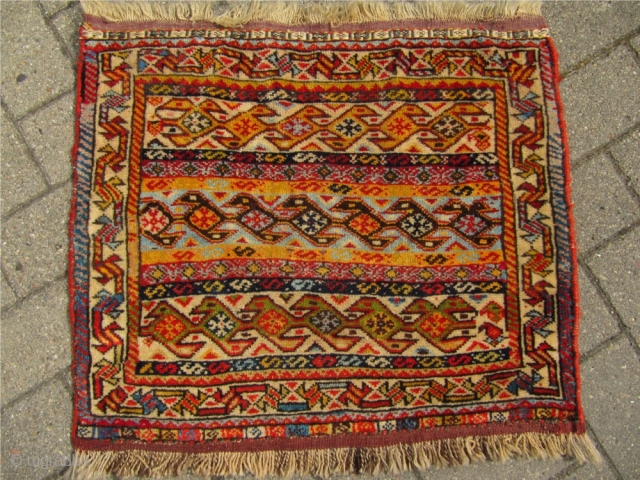 Very nice antique Qashqai bagface with beautiful colors. 19th century Size: ca 58x51cm. spots of fuchsine. www.najib.de                
