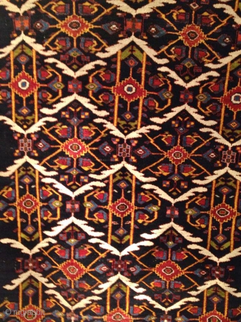 Antique early Bakhtiary long rug on wool foundation, circa 1880. Beautiful design and archaic border, size 405x190cm / 13'3''ft x 6'3''ft  www.najib.de          