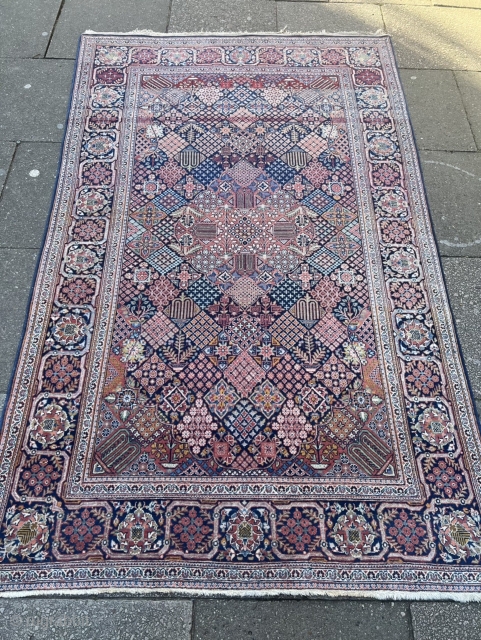 A fine part silk Persian Kashan rug from the 1930s, size: 220x135cm / 7‘2ft by 4‘4ft                 