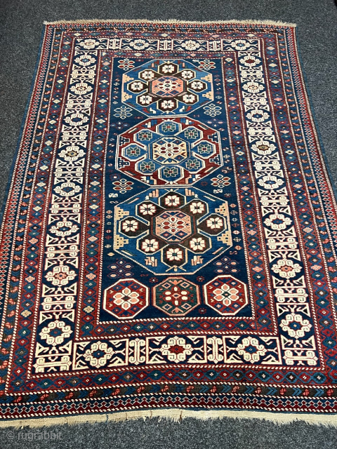 Antique Caucasian Shirvan rug with Kufic border. Beautiful shades of indigo, azure and navy blue are complemented by intricate geometric motifs, woven with precision and skill. The Kufic border adds a touch  ...