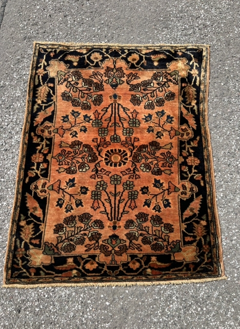 A lovely small Persian Saruk Mohajeran rug. Shiny velvet like wool, excellent condition. Poshti size: 82x68cm / 2’7ft by 2’3ft             