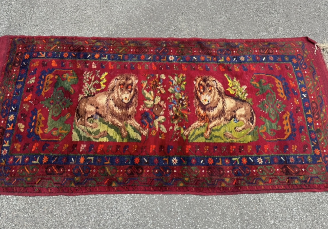 Antique Central Anatolian Sivas Lion rug, early 20th century. Size: circa 220x105cm / 7,2ft by 3,5ft  http://www.najib.de               
