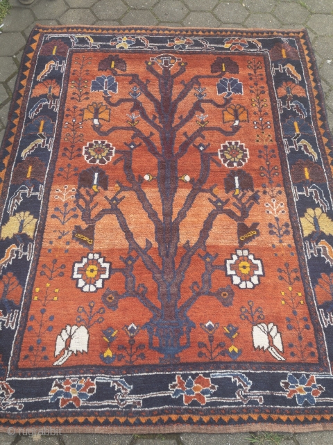 Gabbeh rug from Southpersia, beautiful drawing. Size: 210x160cm / 6'9''ft x 5'3''ft , age: circa 80 years old               