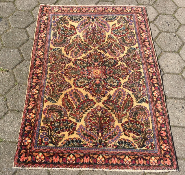 Fine antique Persian Sarough rug, rare white ground color. Size: ca 145x100cm / 4'8'' x 3'3''ft                 