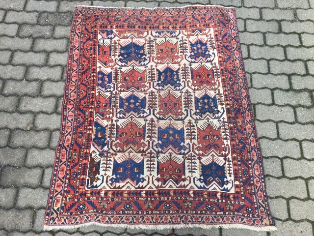 Antique ivory ground Southpersian Afshar rug, beautiful drawing, age: 19th century, size: ca. 133x109cm / 4'4''ft x 3'8''ft little worn spots in the middle, otherwise good overall condition, www.najib.de
    