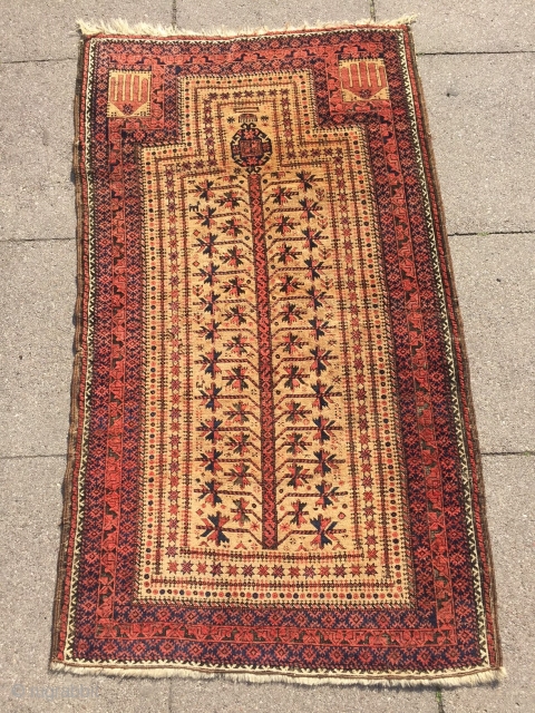 A very nice antique Baluch prayer rug, fine quality, lovely details. Age: circa 1880 Size: ca 145cm x 85cm ( 4'8'' x 2'8''ft ) Beautiful collector´s piece , much better then most  ...