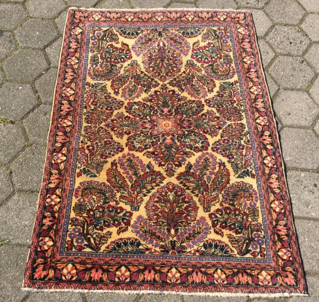 Fine antique Persian Sarough rug, rare white ground color. Size: ca 145x100cm / 4'8'' x 3'3''ft
                 