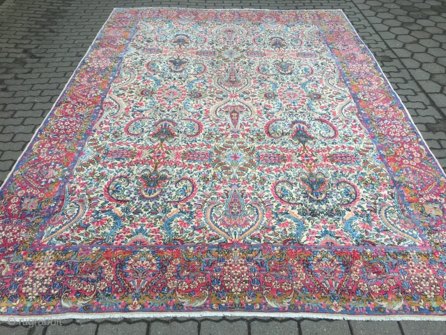 Fine antique Persian Kirman carpet, very decorative. Size: ca. 390x280cm / 12'8''ft x 9'2''ft                   