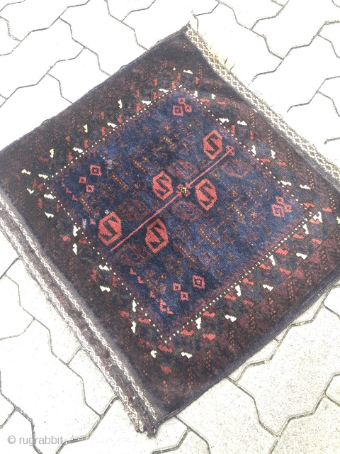 Very nice antique Baluch bagface. Shiny wool and beautiful flatwoven ends. Size : ca 70x 65cm / 2'3'' x 2'2''ft             