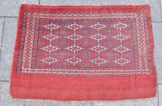 Antique Turkmen Yomud Chuval with "memling gol" design. Age: circa 1870. Well executed example with beautiful cclors. Nice colletor´s piece. Size: ca.112x75cm / 3'7''x 2'5''ft www.najib.de       