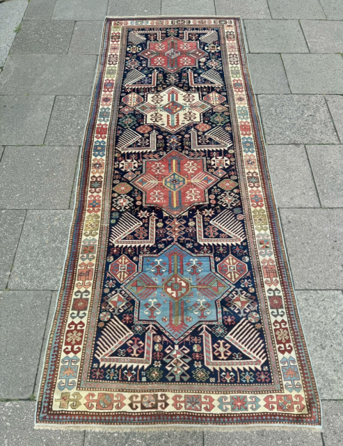 Antique Caucasian Akstafa rug, mid 19th Century. Size: circa 315x123cm / 10,4ft by 4,1ft www.najib.de                  