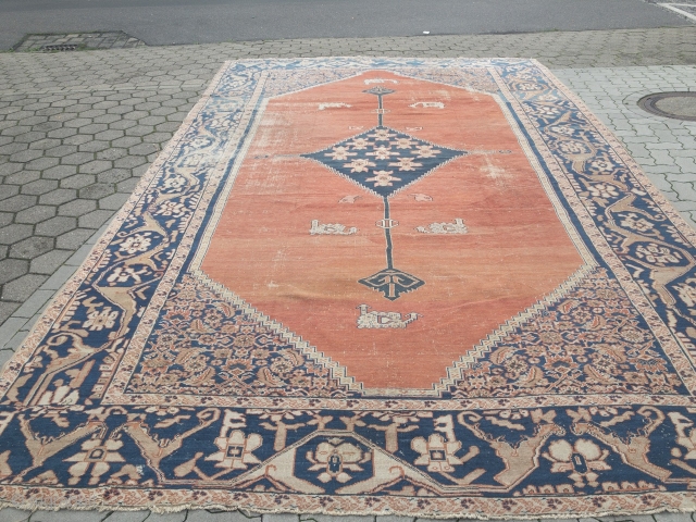 Antique Persian Bakhshayesh carpet, very decorative. Size: 510x310cm / 16'7''ft x 10'2''ft Age: 19th century, some wear, still very decorative             