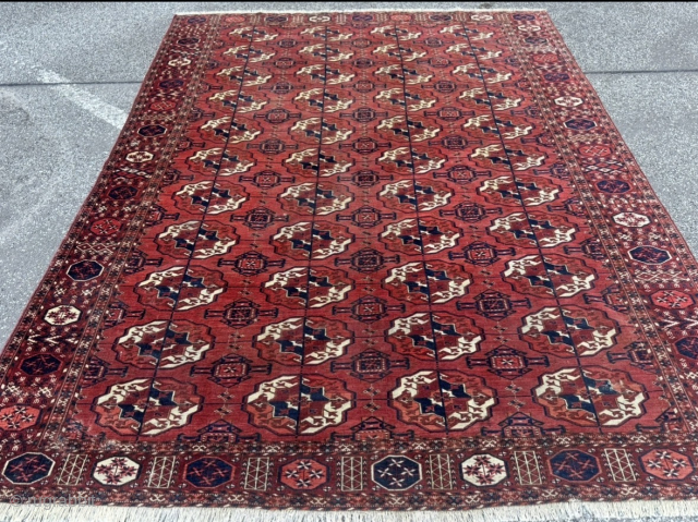 Antique Turkmen Tekke Main Carpet, Early 19th Century
Dimensions: 280 x 230 cm (approx. 9'2" x 7'6")
Age: Circa 1820 (approx. 200 years old)
Origin: Central Asia / Turkmenistan
A highly collectible antique Tekke main carpet  ...