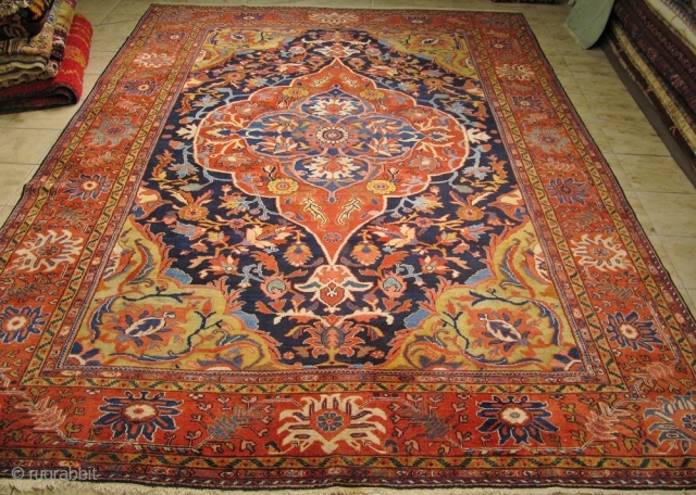 Very decorative antique Sultanabad rug with beautiful colors and strong graphics. Size: ca. 370x275cm / 12'2'' x 9'1''f               