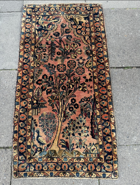 A lovely small Saruk rug with peacocks. Size: 125x65cm / 4‘1ft by 2‘1ft http://www.najib.de                   