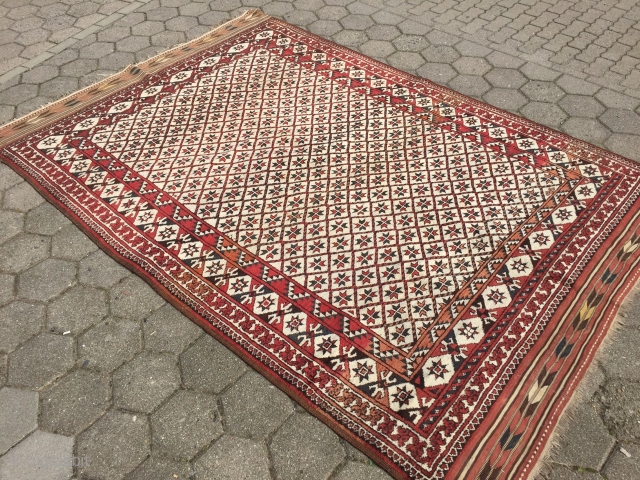 Rare antique white ground Ersari main carpet with star and lattice design. Late 19th century. Origin: North-Afghanistan. Size: ca 280x190cm / 9'2'' x 6'3''ft with kilims.
       