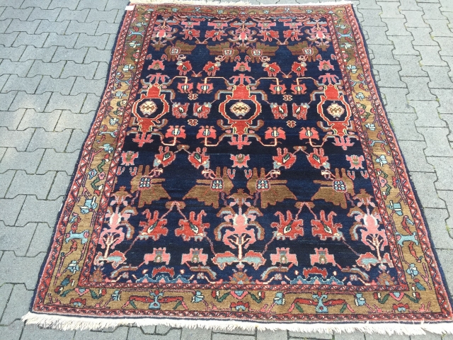 Antique Persian Hamedan rug, very nice drawing, good overall condition. Size: ca. 215x163cm / 7ft x 5'3''ft                