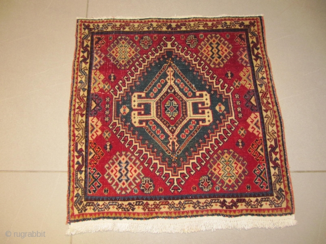 ref: S2113/Quashqai bag face pillow rug,Persian 1910-1920 perfect condition .
0.65 x 0.60 , 2'2 x 2'0                 