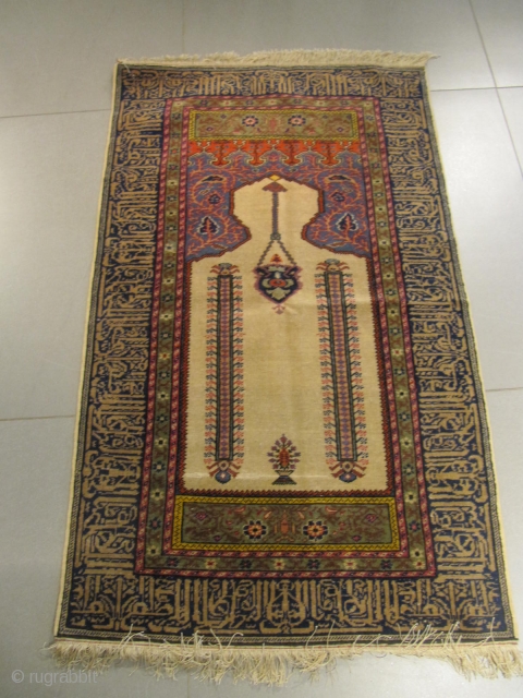 ref: S1599 / hereke anatolian prayer carpet, with silk fondation, early 20 century, perfect condition
size: 1.35 X 0.80  /  4' X 2'         