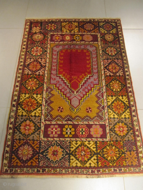 ref: S156 / Kersheyir prayer, Anatolian antique rug, 20th century, perfect condition
size: 1.40 X 0.90  /  4' X 2'            